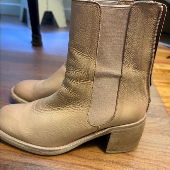 Free People heeled Chelsea Bootie in beige - Picture 5 of 7